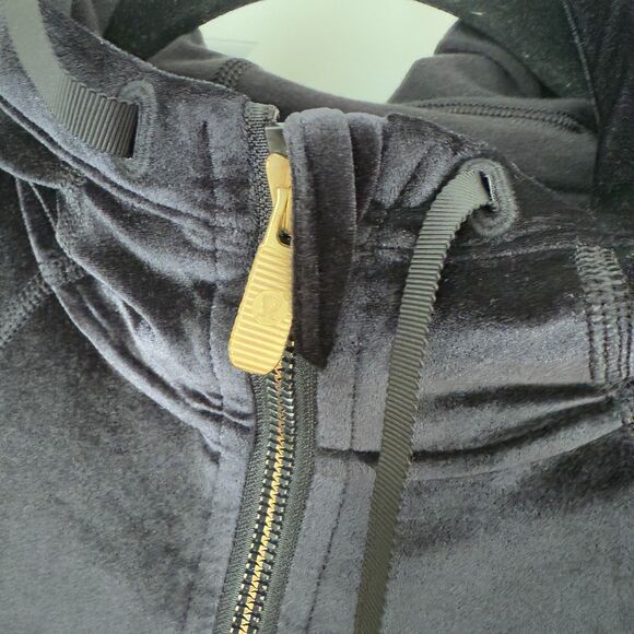 Women Lululemon Define Hooded Jacket *Velvet Hip Lengh in Black Size 2 - Picture 10 of 11